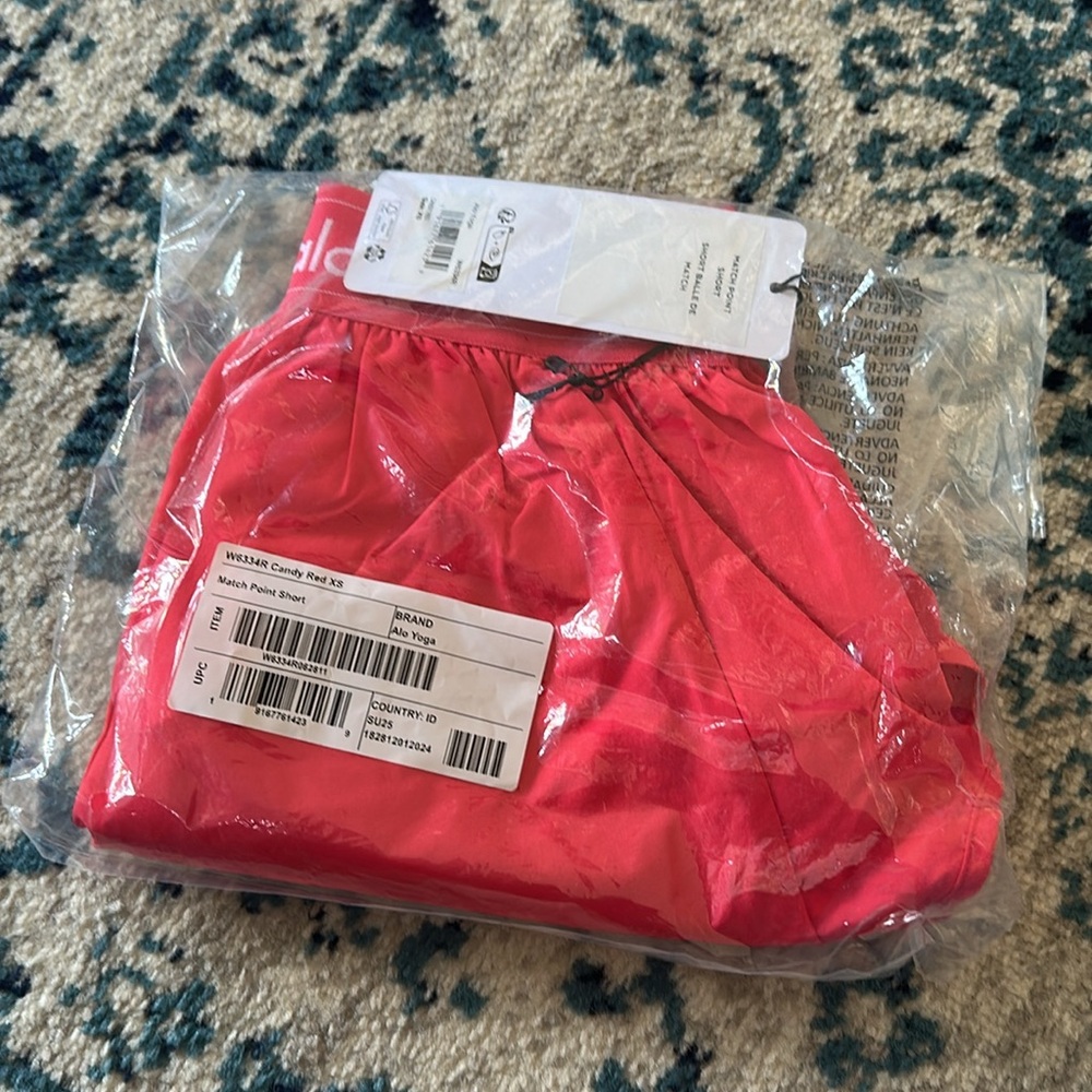 **SOLD**NWT Alo yoga match point short candy red XS - Picture 2 of 7